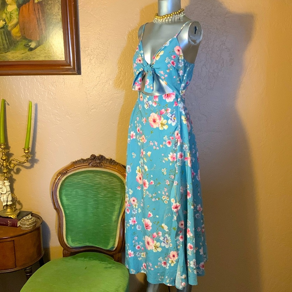 NWT Sasha Floral Midi Dress.  Sz M